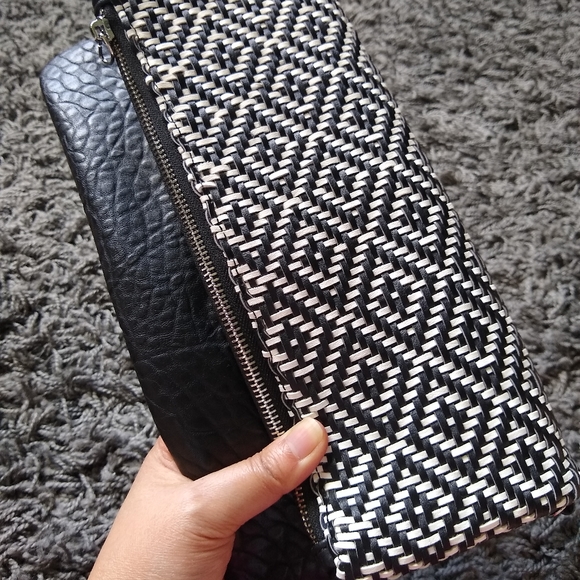 Clutch Bag Black White Vegan Faux Leather Woven Handbag - Picture 8 of 9